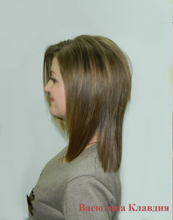 Женские стрижки на средние волосы с объемом на макушке фото