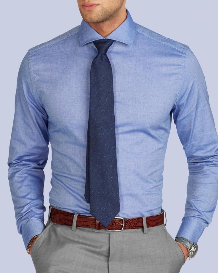 Синяя рубашка и галстук