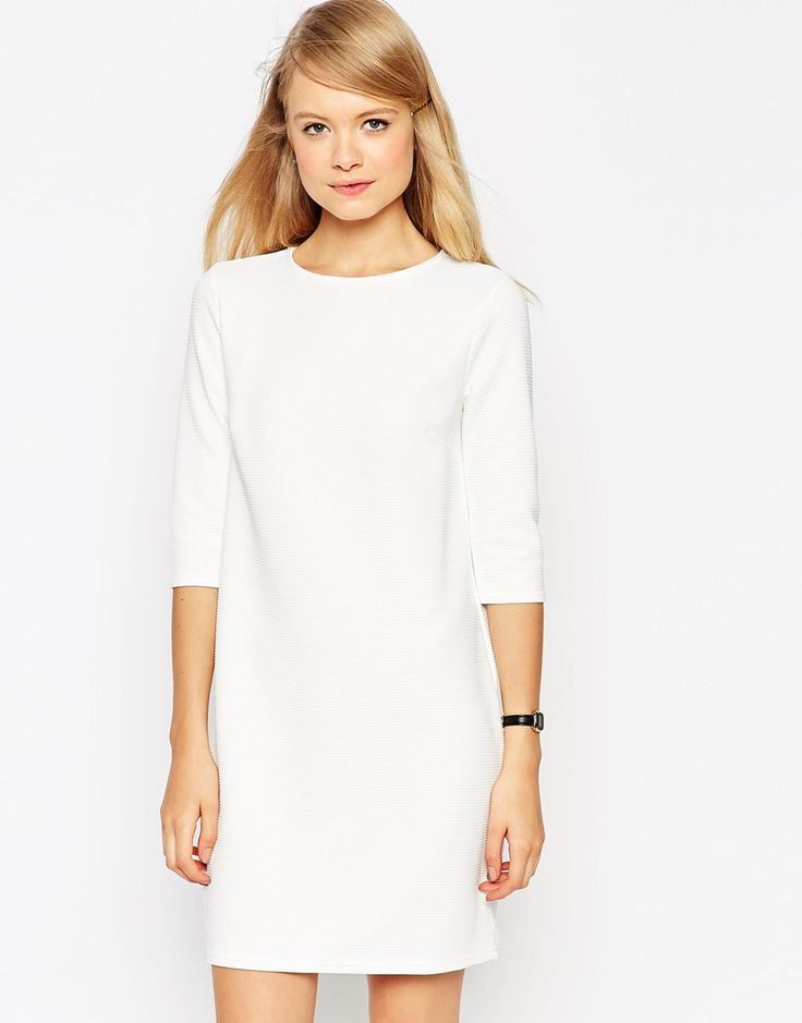 Белое платье с длинным рукавом короткое