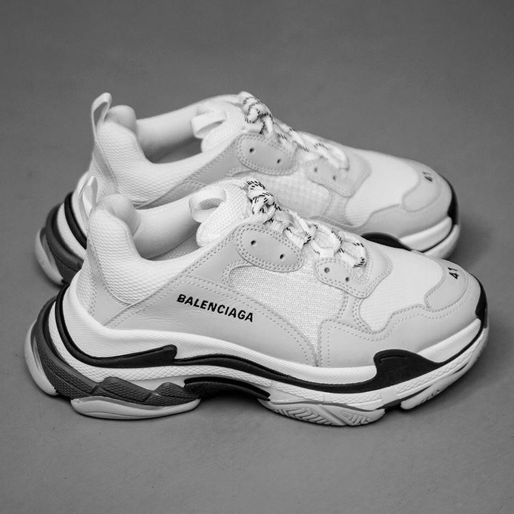 Balenciaga это. Баленсиага v1. Balenciaga Shoes. Баленсиага 1. Баленсиага кнопками 2022.