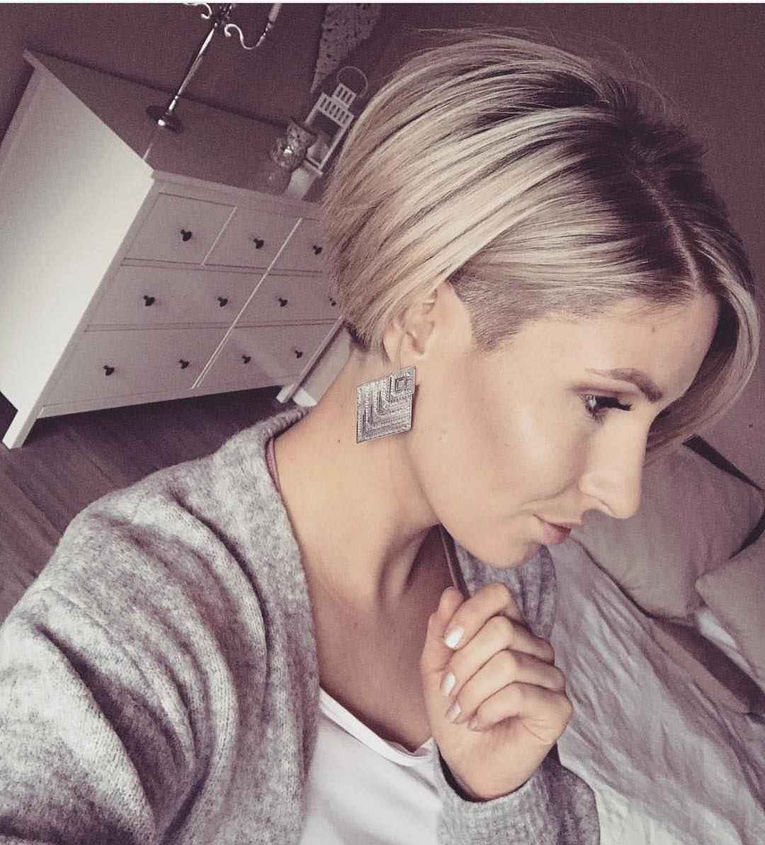 Стрижка каре для блондинки фото_37