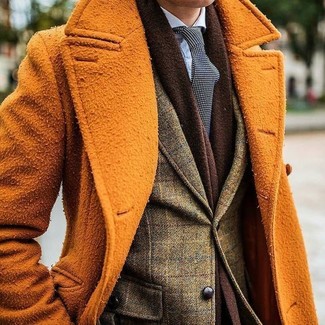 Как и с чем носить: оранжевое длинное пальто, оливковый шерстяной пиджак в клетку, голубая классическая рубашка, черно-белый галстук в горошек