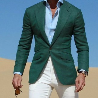Как и с чем носить: темно-зеленый пиджак, голубая классическая рубашка, белые брюки чинос, темно-коричневые солнцезащитные очки