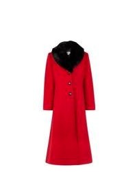 Красное пальто с меховым воротником