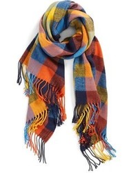 Разноцветный шарф в шотландскую клетку