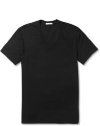 Черная футболка с v-образным вырезом