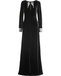 Черное бархатное вечернее платье с украшением