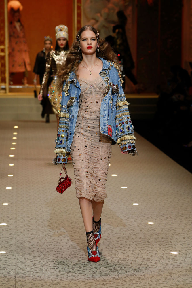 Женская коллекция Dolce Gabbana осень-зима 2018/19. Часть первая, фото № 34