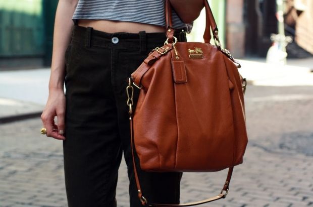 С чем носить коричневую сумку? Интересные сочетания