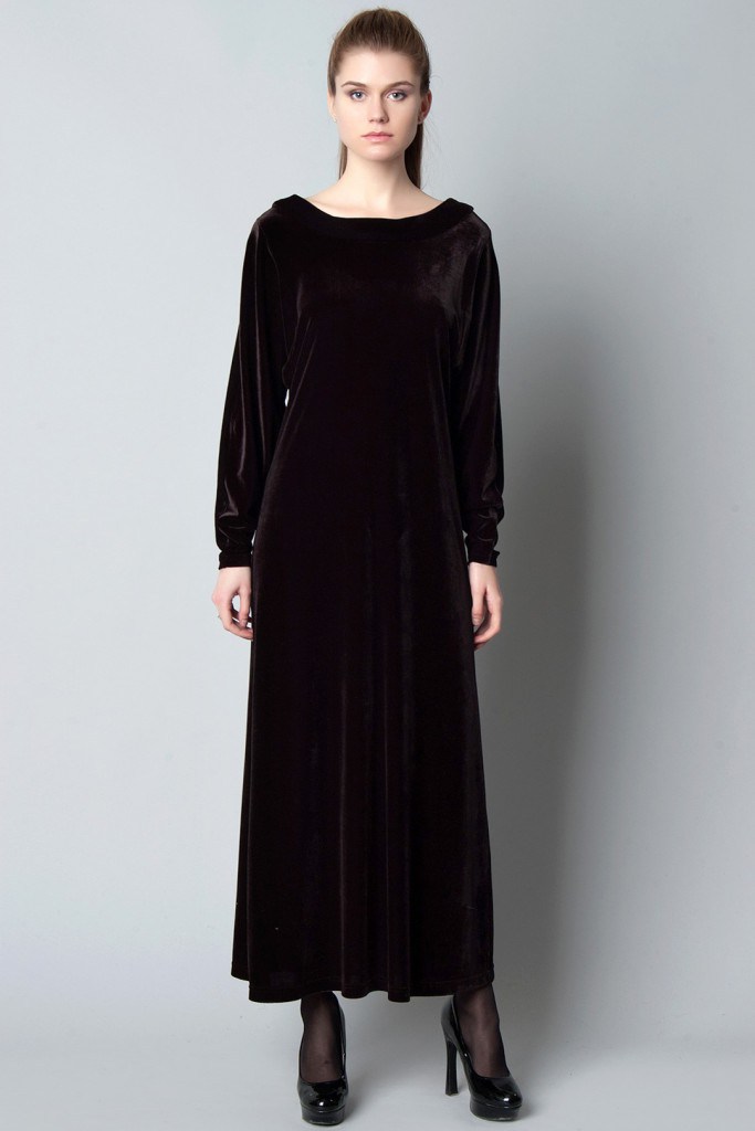 Черное длинное бархатное платье