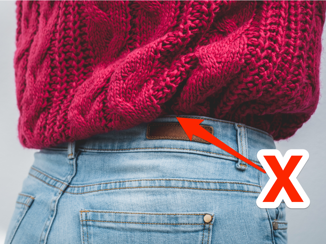 Заправленный джемпер. Как заправить кофту. Как заправить кофту. Вязаная кофта заправленная в джинсы. Как заправить кофту.