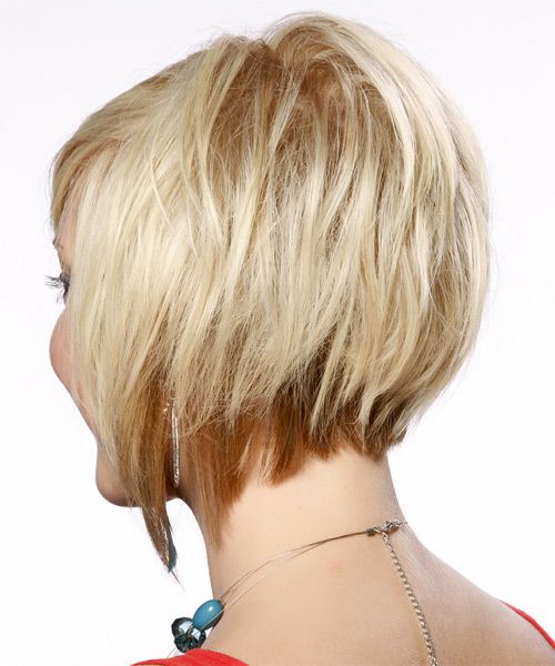 Круглый каскад на короткие волосы с челкой вид сзади и спереди фото