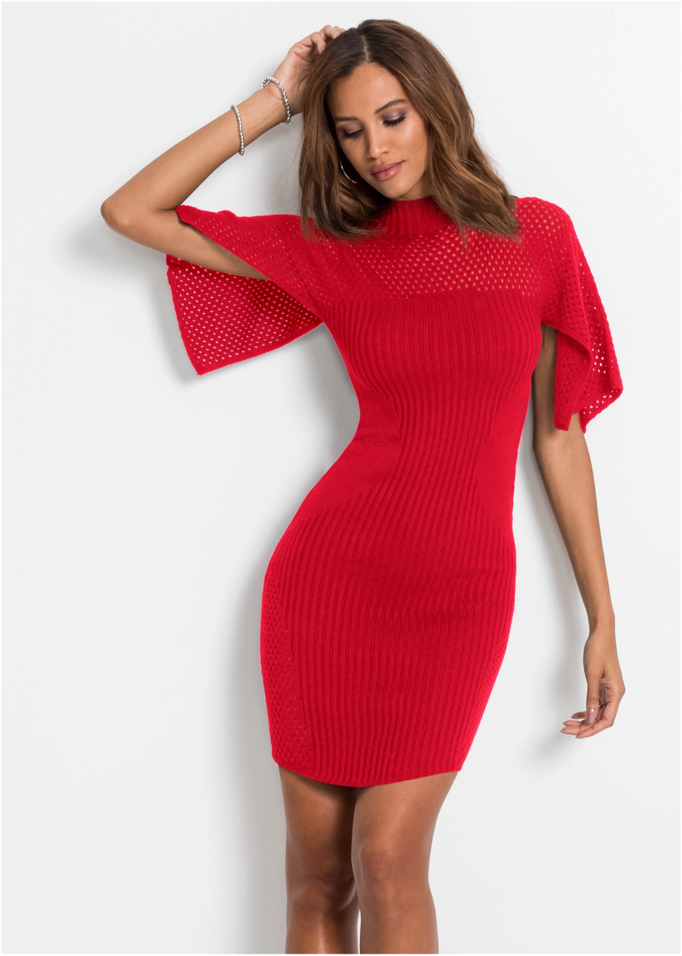Красное вязаное платье