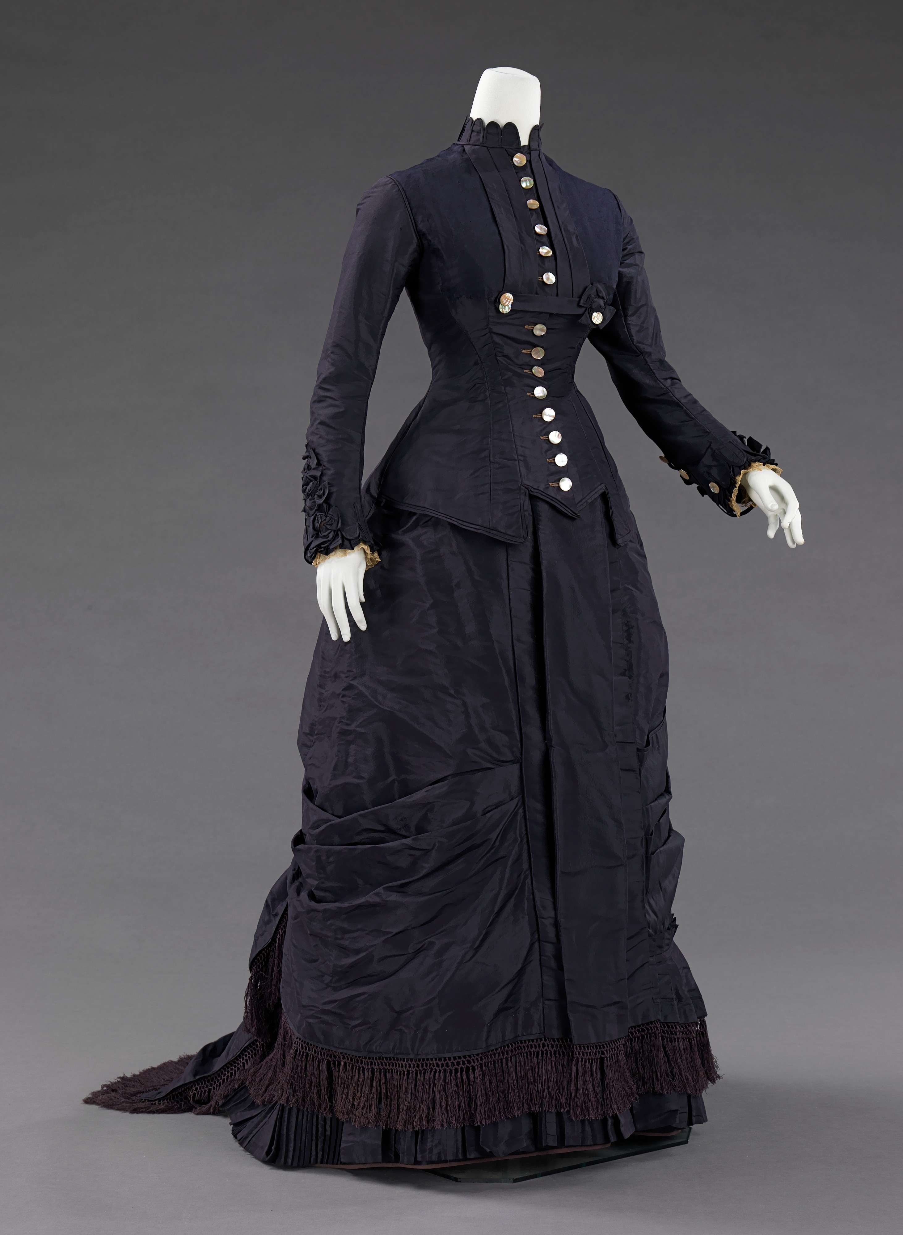 Стиль 19 века в одежде женщины