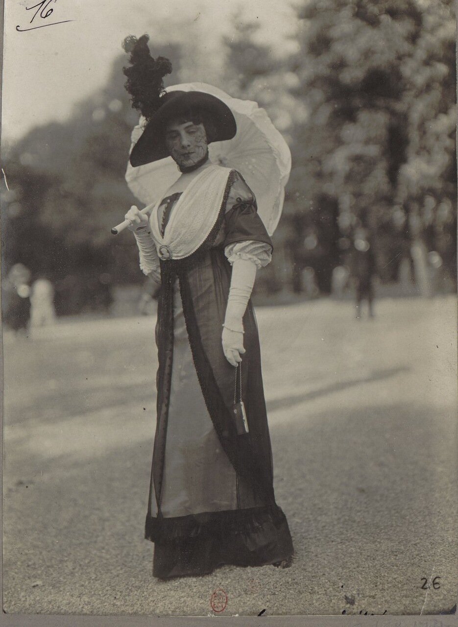 Какие подлинные костюмы начала 20 века. Французская мода 1910 годы. Франция 20 век мода. Одежда женщин 20 века. Женская мода 1914 года.