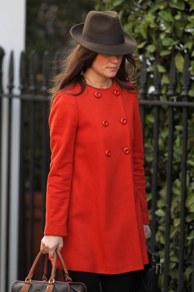 Какую выбрать шапку к пальто красного цвета? материалы