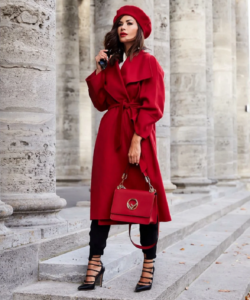 Советы по выбору шапки под красное пальто