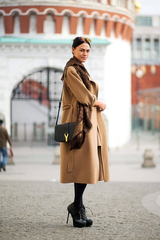 сумка Saint Laurent - Уличная мода осень 2014 в Москве, фото 34