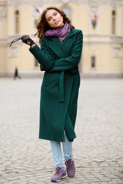 Зеленое пальто и шарф