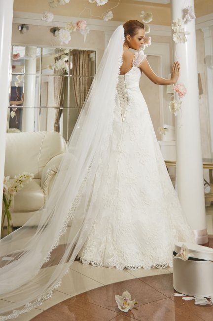 Платье невесты с романтичными плечиками-фонариками