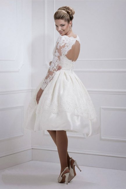 Короткое платье с рукавами для игривых невест