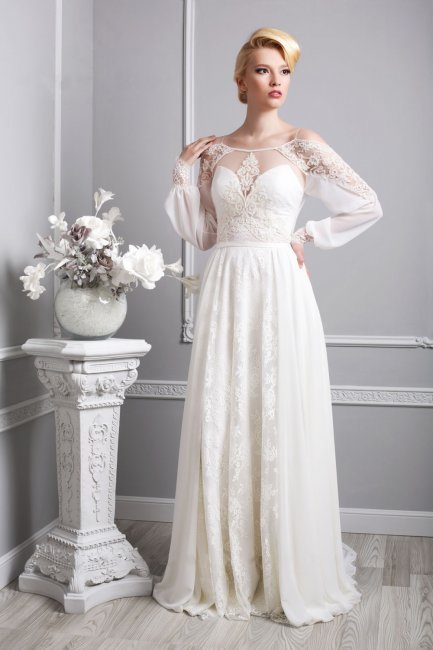 Свадебное платье с длинными руковами свободного кроя