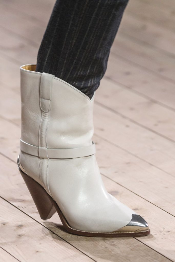 Короткие белые ботинки с треугольным каблуком Isabel Marant
