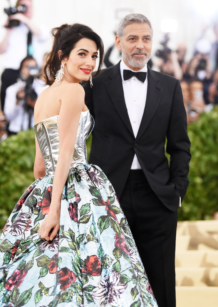 Джордж и Амаль Клуни на красной дорожке Met Gala 2018