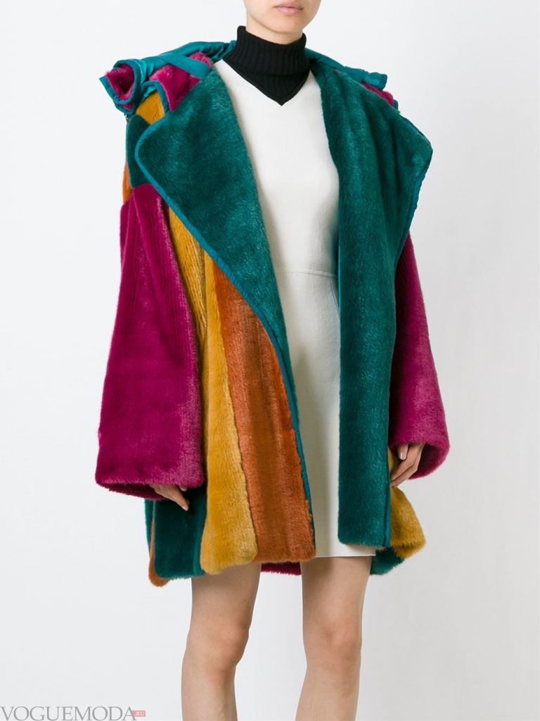 Верхняя одежда осень зима 2020 2021: бежевое пальто