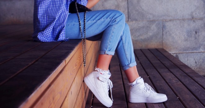 Кроссовки под джинсы – удобное и стильное сочетание на каждый день