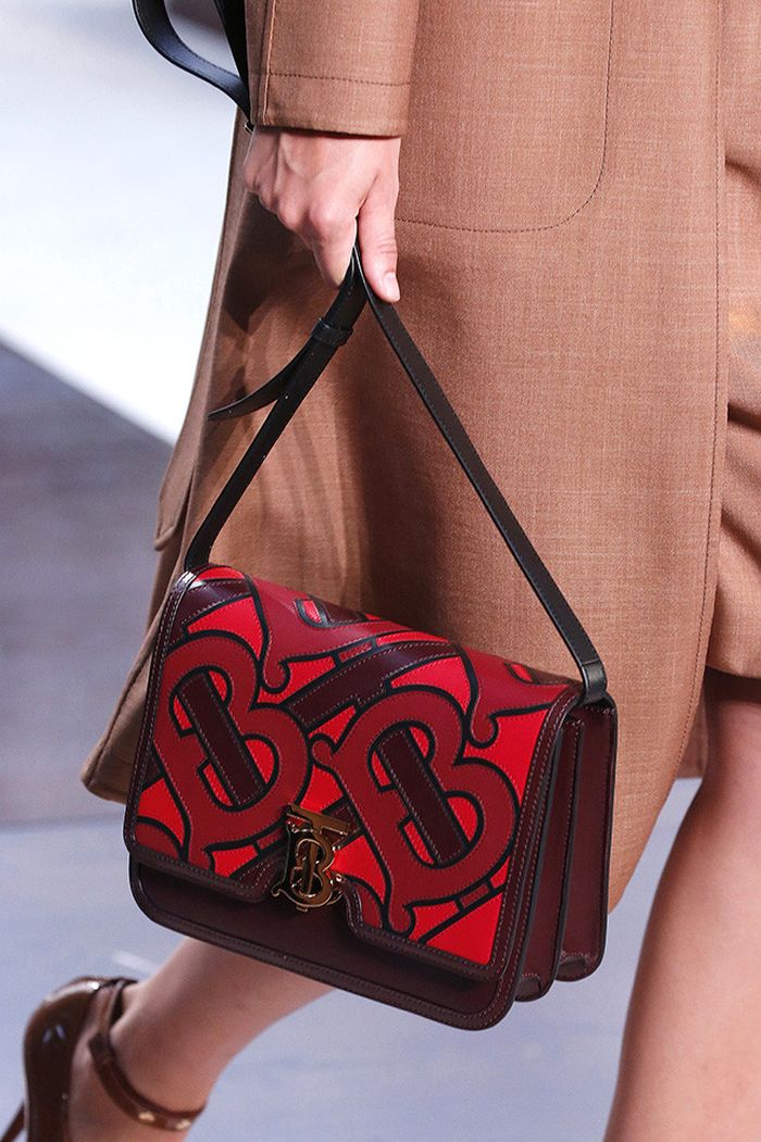 Модная бордовая сумка из коллекции Burberry