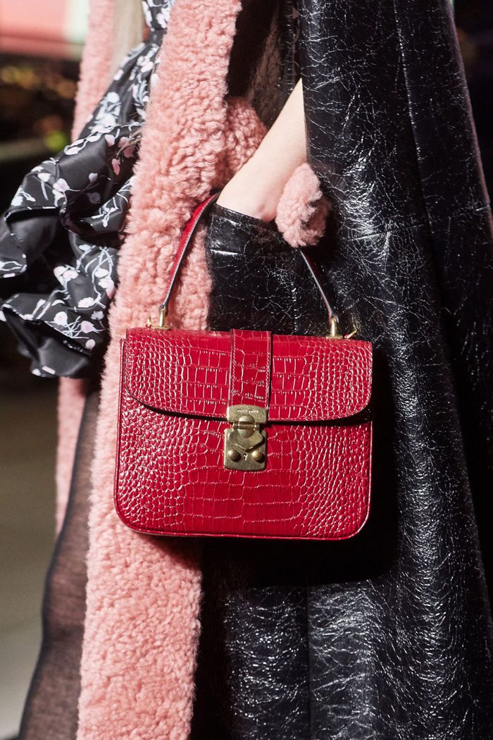 Модная бордовая сумка из коллекции Miu Miu