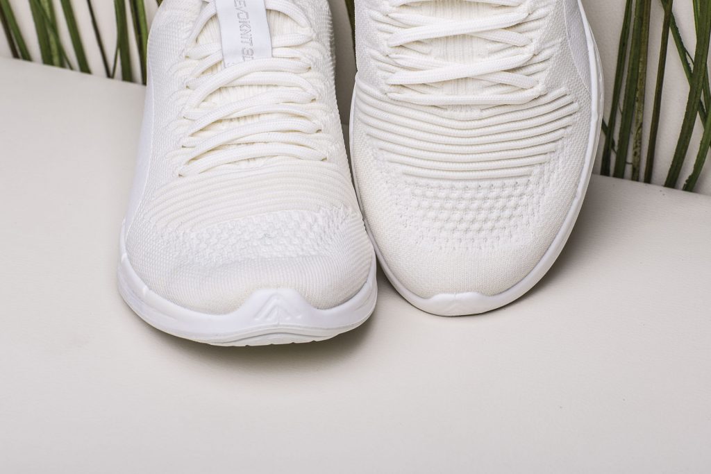 Обувь “total white” - одно из самых стильных решений в мужском гардеробе.